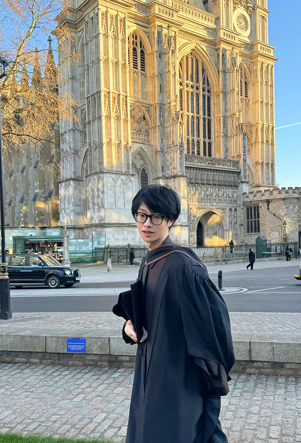 Hugo Zhang in London